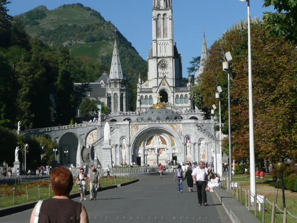 LOURDES 2010   (7).JPG